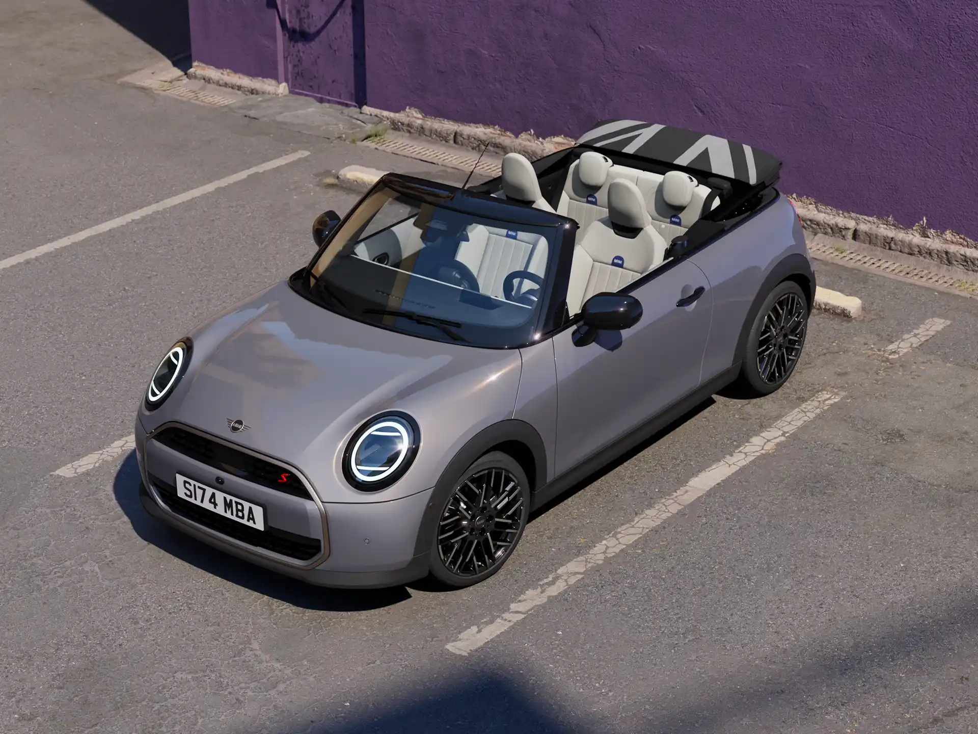 Video mit Detailaufnahmen von Exterieur und Interieur des MINI Cooper Cabrio Die Kamera schwenkt über das Armaturenbrett und hebt die Designelemente hervor