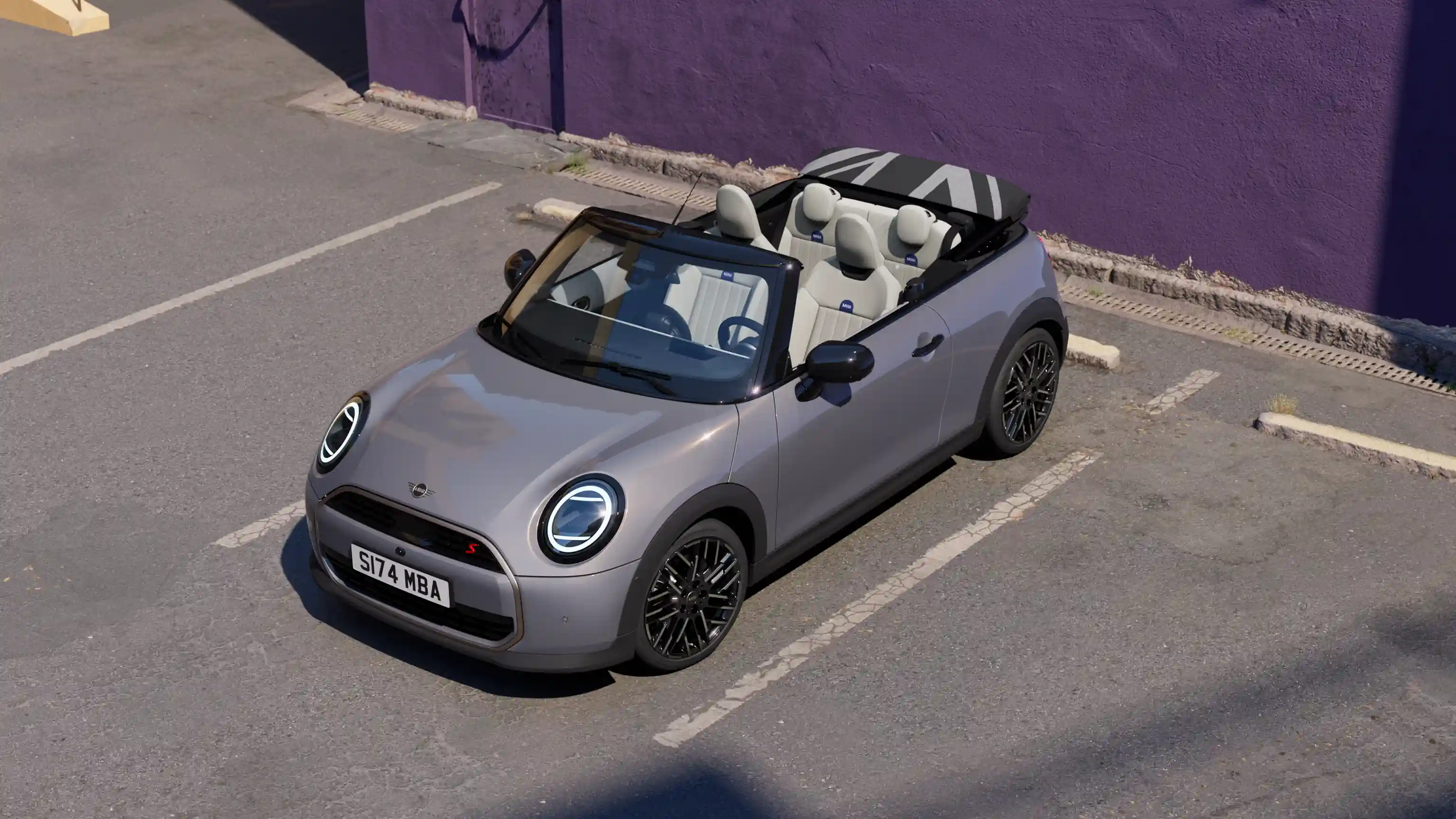 Video mit Detailaufnahmen von Exterieur und Interieur des MINI Cooper Cabrio Die Kamera schwenkt über das Armaturenbrett und hebt die Designelemente hervor