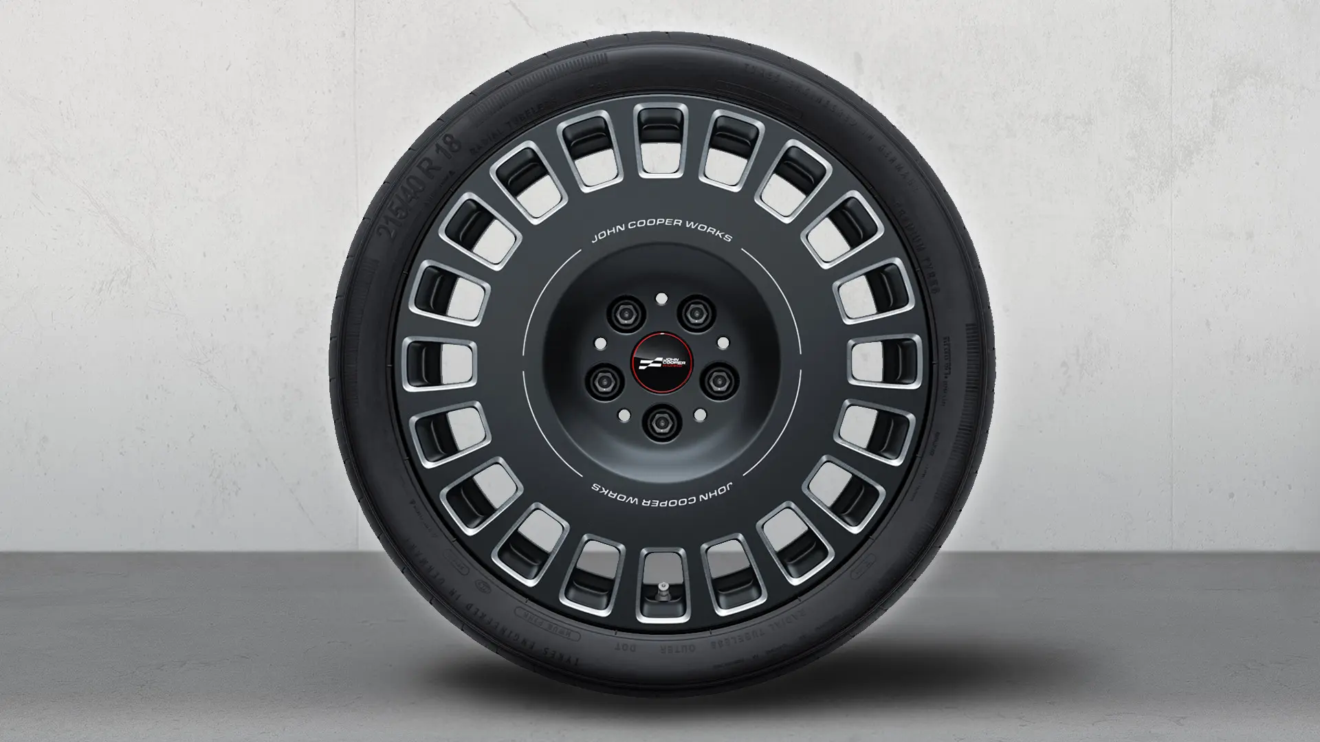 MINI 18-Zoll-Leichtmetallrad JCW Rallye Spoke 964 in Frozen Midnight Grey mit diamantgefräster Oberfläche.