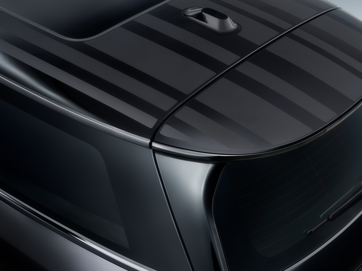 Nahaufnahme des MINI Paul Smith Edition mit Dach in Kontrastfarbe in Schwarz mit einzigartiger Streifeninterpretation