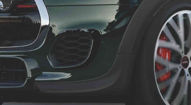 JCW SPORTSTREIFEN PIANO BLACK BUMPER-KIT. 