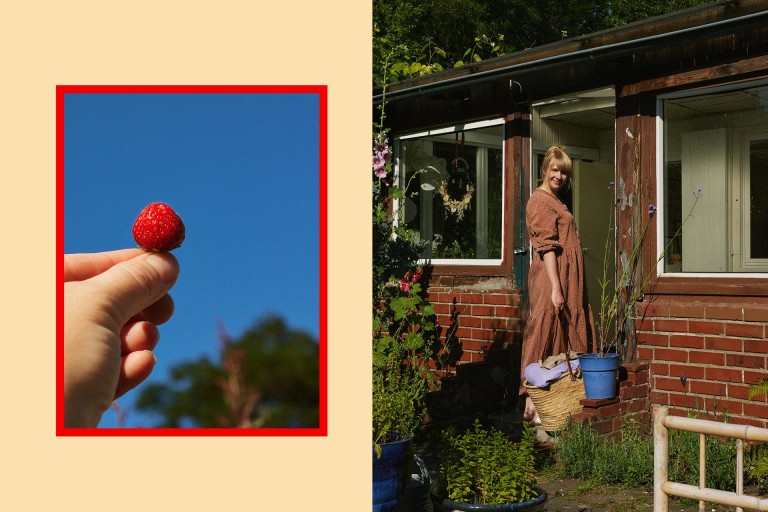Collage aus zwei Bildern: Eine Hand hält eine rote Erdbeere gen blauen Himmel, Anne steht vor ihrer Gartenlaube.